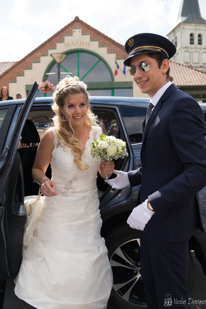 Mariage au château de Philiomel - Lillers 5 voiture de mariage chauffeur sourire Lille Nord Pas de Calais