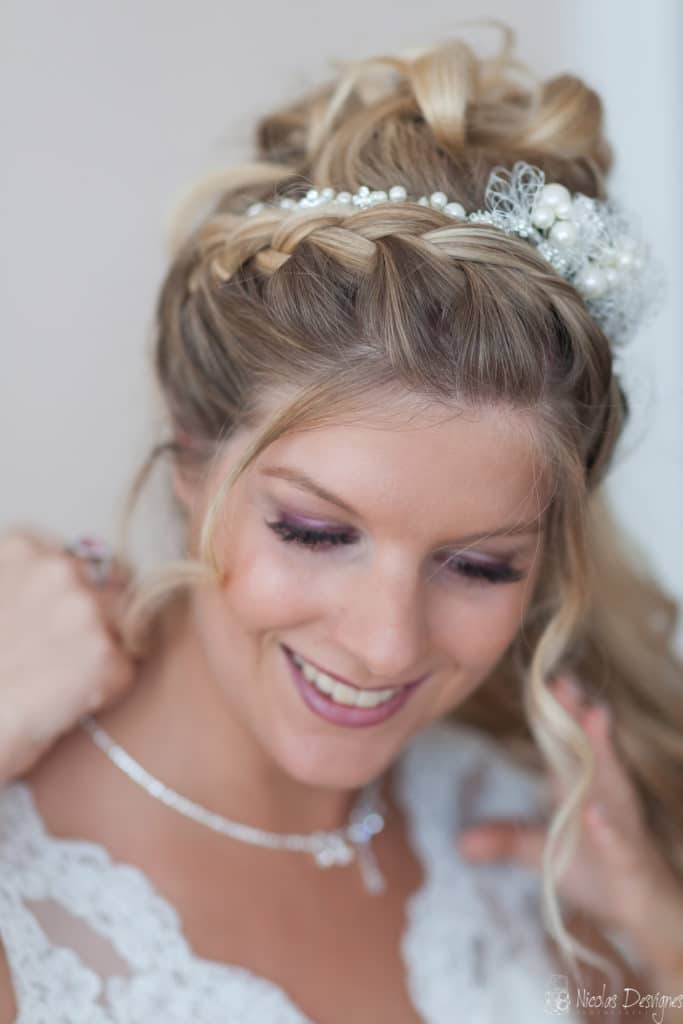 Mariage au château de Philiomel - Lillers 2 préparatif mariée bijoux collier Lille Croix